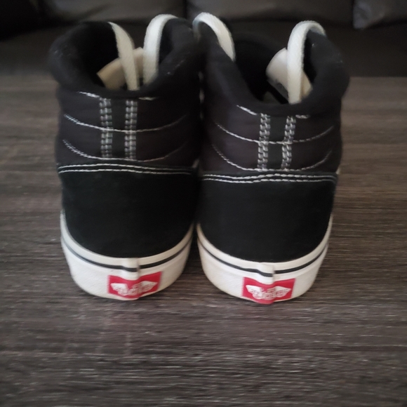 Vans - Picture 3 of 5